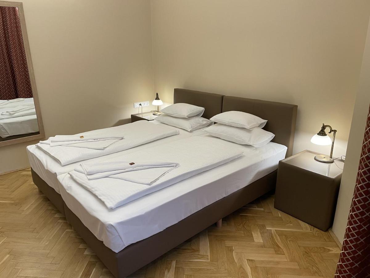Dozsa Apartman Szegedin Exterior foto
