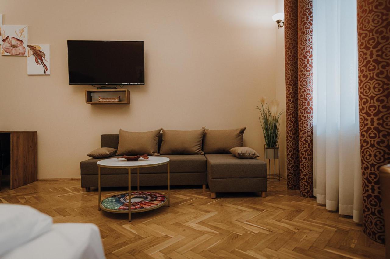 Dozsa Apartman Szegedin Exterior foto